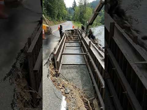 Proses Perbaikan Jalan Longsor di Tepi Sungai | Teknik Retaining Wall Beton yang Menakjubkan #jalan