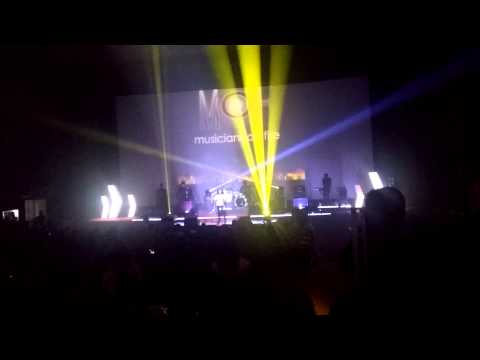 Ako'y binago niya by HANNAH WENCESLAO