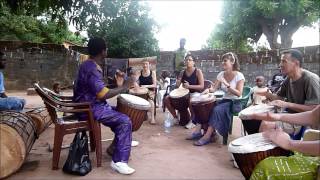 Tibou Cissoko. cours de djembe et doun doun. niveau débutants. rythme anta. Ziguinchor. Senegal