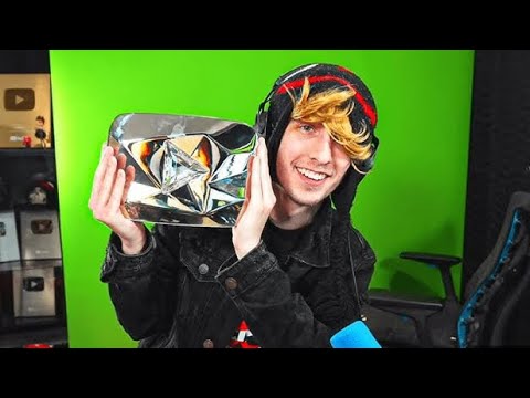 Kreekcraft reacts to a special surprise 10 million video...