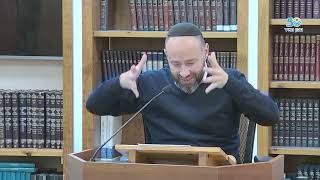 ההיסטוריה כ"הסתר - יה" | יסודות האמונה שבפורים #1 | הרב דוד פרטוש (ישיבת מכון מאיר) - התמונה מוצגת ישירות מתוך אתר האינטרנט יוטיוב. זכויות היוצרים בתמונה שייכות ליוצרה. קישור קרדיט למקור התוכן נמצא בתוך דף הסרטון