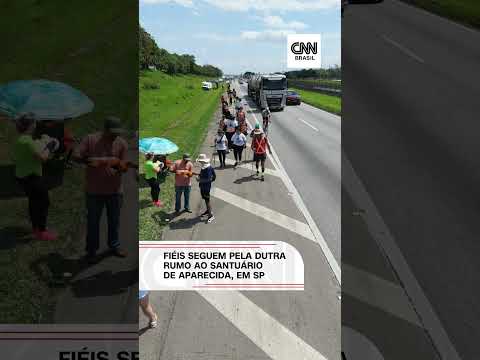 Fiéis seguem pela Dutra rumo ao Santuáriode Aparecida, em SP