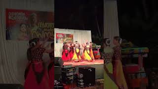 Download lagu Mayadevakikku Makan piranne💃…Ulsavam vibe# girls# dance # Shorts mp3