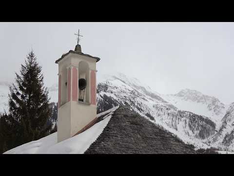 Historic bell ringing in the medieval village of Antillone under the snow [Italy in 4K]