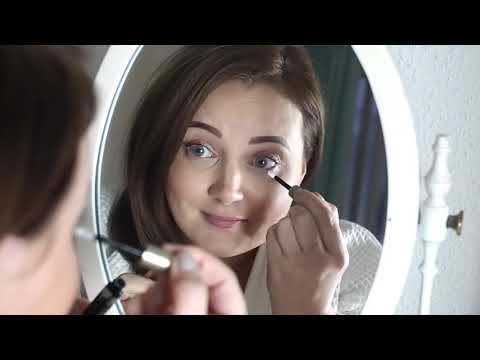 Hayley Hall - British Beauty Expert - Lashfactor Review