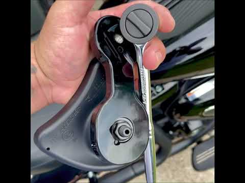 Install KST Mirrors Brackets on my Street Glide Special 2020.