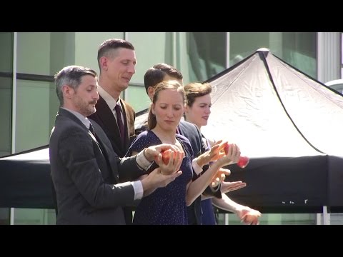 Gandini Juggling - Smashed - EJC 2016