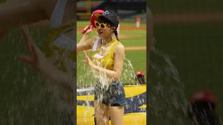 水をぶっかけられて🪣💧びしょ濡れにびしょ濡れになる峮峮  #ちゅんちゅん #チュンチュン #台湾チア #cheerleader #치어리더 2024/7/14【台湾チアTV】