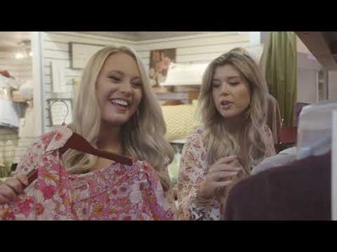 What Would Dolly Do by Janelle Arthur (Official Video)