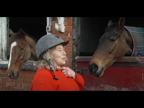 Gold Cup hero CONEYGREE in happy retirement with Sara Bradstock