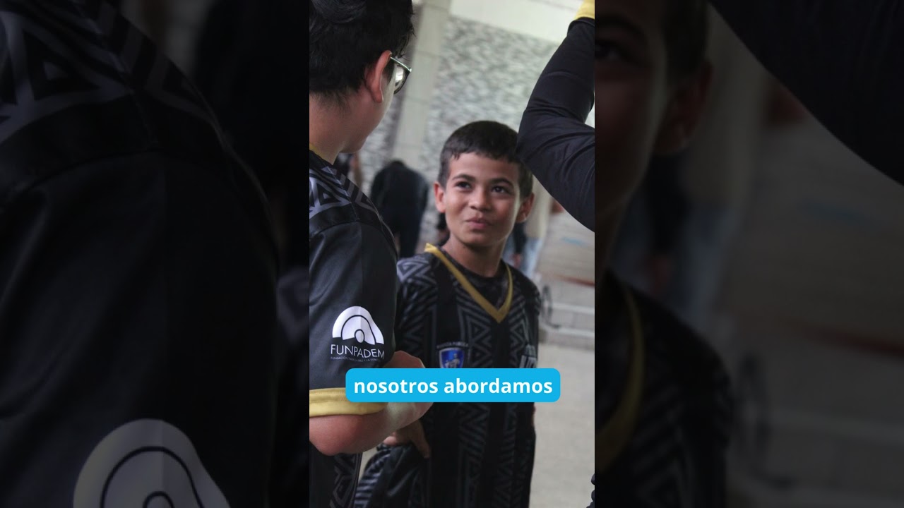 ¿Sabías que Los oficiales del Seguridad Pública de CR también son guías para la juventud? 🗣️👮‍♀️