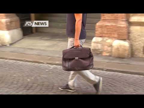 AFFASCINANTE BARISTA ARRESTATA PER ESTORSIONE ALL'EX AMANTE