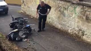 cimitero-di-motorini-alle-spalle-dell-ipia-amatucci