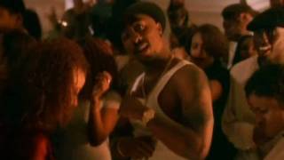 Kadr z teledysku California Love tekst piosenki 2Pac ft. Dr. Dre & Roger Troutman