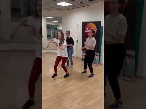 Timba Footwork Class at Baila Augsburg with Sofia de Endaya  #salsacubana #timbacubana