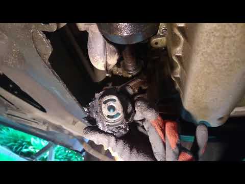 Citroen C5 - wymiana dolnej poduszki silnika bez demontażu półosi (domowym sposobem).