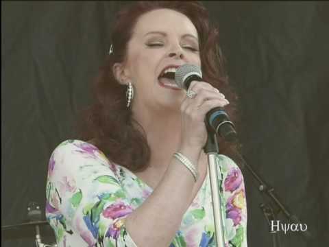 Almost over you - Sheena Easton (live) #3 @ Canada Day 2016 - Vancouver Canada Place ( old Version)