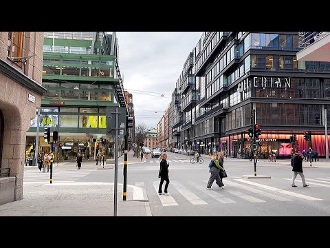 Sweden, Stockholm Walk: Regeringsgatan, Hamngatan/NK department store to Kungsträdgården