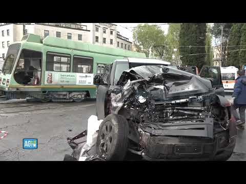 Incidente Ciro Immobile: l'auto distrutta, il tram deragliato e i feriti in ambulanza
