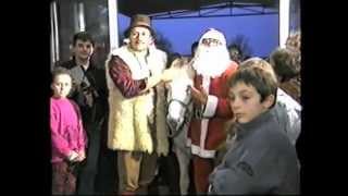 preview picture of video 'Il  più bel Babbo Natale che Moggio abbia mai avuto porta i doni con l'asinella.'