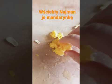 Wściekły Najman je mandarynkę