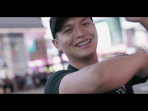 老王樂隊｜我還年輕 我還年輕 Official Music Video thumnail