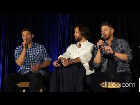 jensen ackles says it's written in the script that dean and cas eyefuck ;)