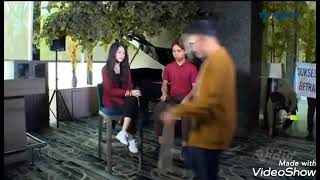 Download lagu Sahabat Tak Akan Pergi - Betrand Feat Anneth Live Brownis Jalan Jalan mp3