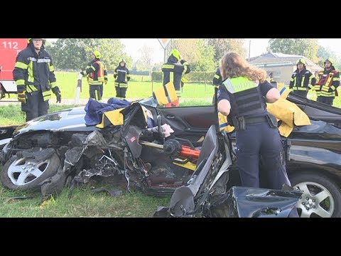Unfall auf der B9 Kevelaer mit drei PKW und einer lebengefährlich verletzten Person