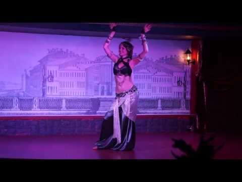 Margarita Artyukh in tribal fusion improv at Solaris party