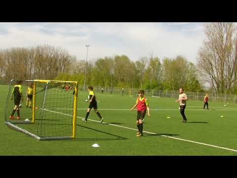 Stagetraining 1 U11 tussenvorm 2 variant: Opbouwzone beheersen - aanspeelbaarheid