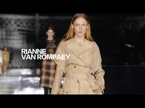 Rianne Van Rompaey BURBERRY Runway (by Riccardo Tisci)