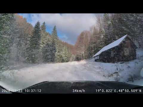 Autom (4X4) z Horného Harmanca k horskému hotelu Kráľova studňa (1300 m n.m.) (4K VIDEO)