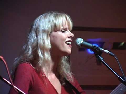 Promotional video thumbnail 1 for Paula Reynolds Live Looping