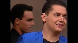 Download lagu Especial Sertanejo | Cleiton & Camargo cantam 'Outra Chance' na RECORD TV em 28/05/1997 mp3