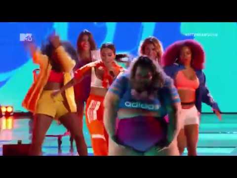 ANITTA CANTANDO PARADINHA AO VIVO NO MÉXICO 2018