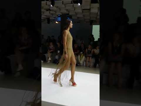 SFILATA DI ELLLA A MAREDAMARE