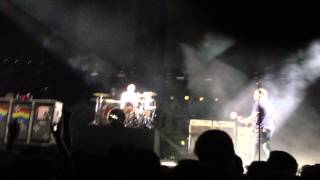 The Legend of Pat Brown - Blink 182 (Vandals Cover) Live Sydney 2013