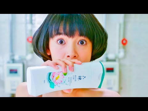 ¡Una Chica Traviesa Entra Por Error Al Baño De Chicos Y Se Quedó En Shock Por Lo Que Vio!