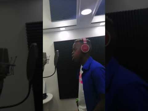 Marlon El Guapo Natural con Dj Unic Grabando su primer tema