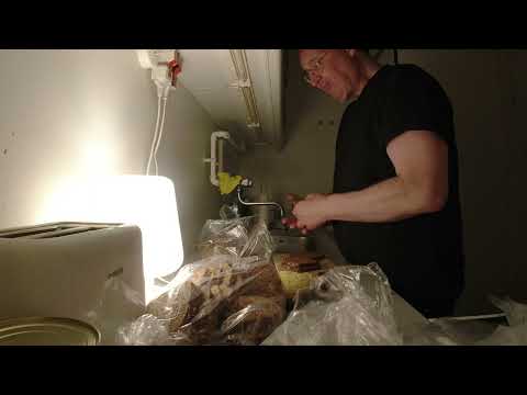 MongoTV_12388 - Del 1 - Pakker BILLIGT FRISK RUGBRØD Fra LIDL Ned i FRYSER Sent ONSDAG AFTEN