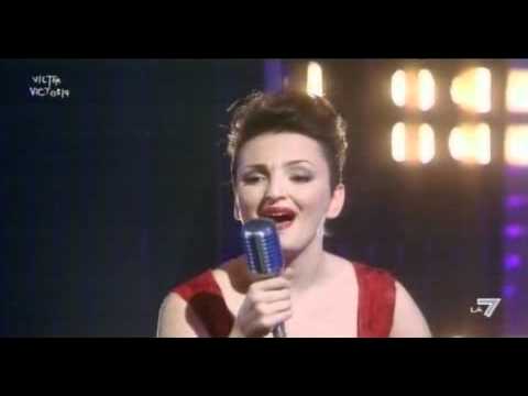 VICTOR VICTORIA - Arisa ripropone 'I Kissed a Girl' di Kate Perry