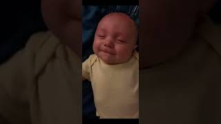 頭のマッサージがたまらない赤ちゃん