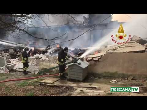 2019-02-15 PISTOIA - INCENDIO DISTRUGGE CAPANNONE INDUSTRIALE