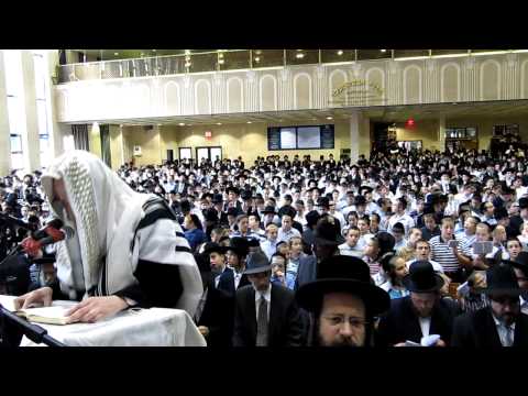 Thousands Of Jewish Children Davening Mincha
