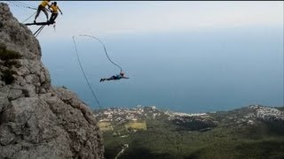 preview picture of video 'Bungee jump from Ai Petri (Crimea) - Прыжок на тарзанке с Ай-Петри (Крым)'
