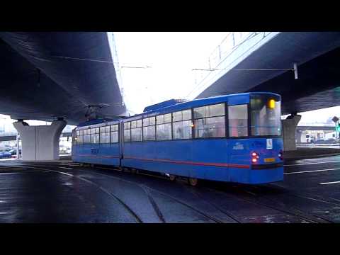 Tramvaiul Bucur V2A-T #3008 parasind statia "Calea Plevnei" pe linia 8
