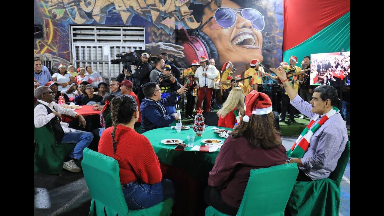 Maduro participa en "hallacazo" y cena navideña en San Agustín del Sur, Caracas