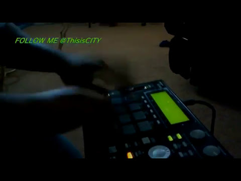 CityTheBeatMaster Finger Drumming Ripping a sample live on the MPC 3/19/12