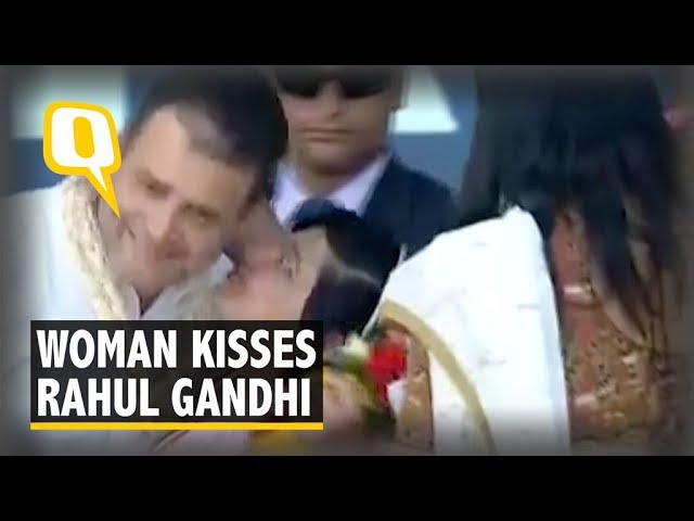 రాహుల్ ను ఆప్యాయంగా ముద్దాడిన ఓ మహిళ రాహుల్ ను ఆప్యాయంగా ముద్దాడిన ఓ మహిళ